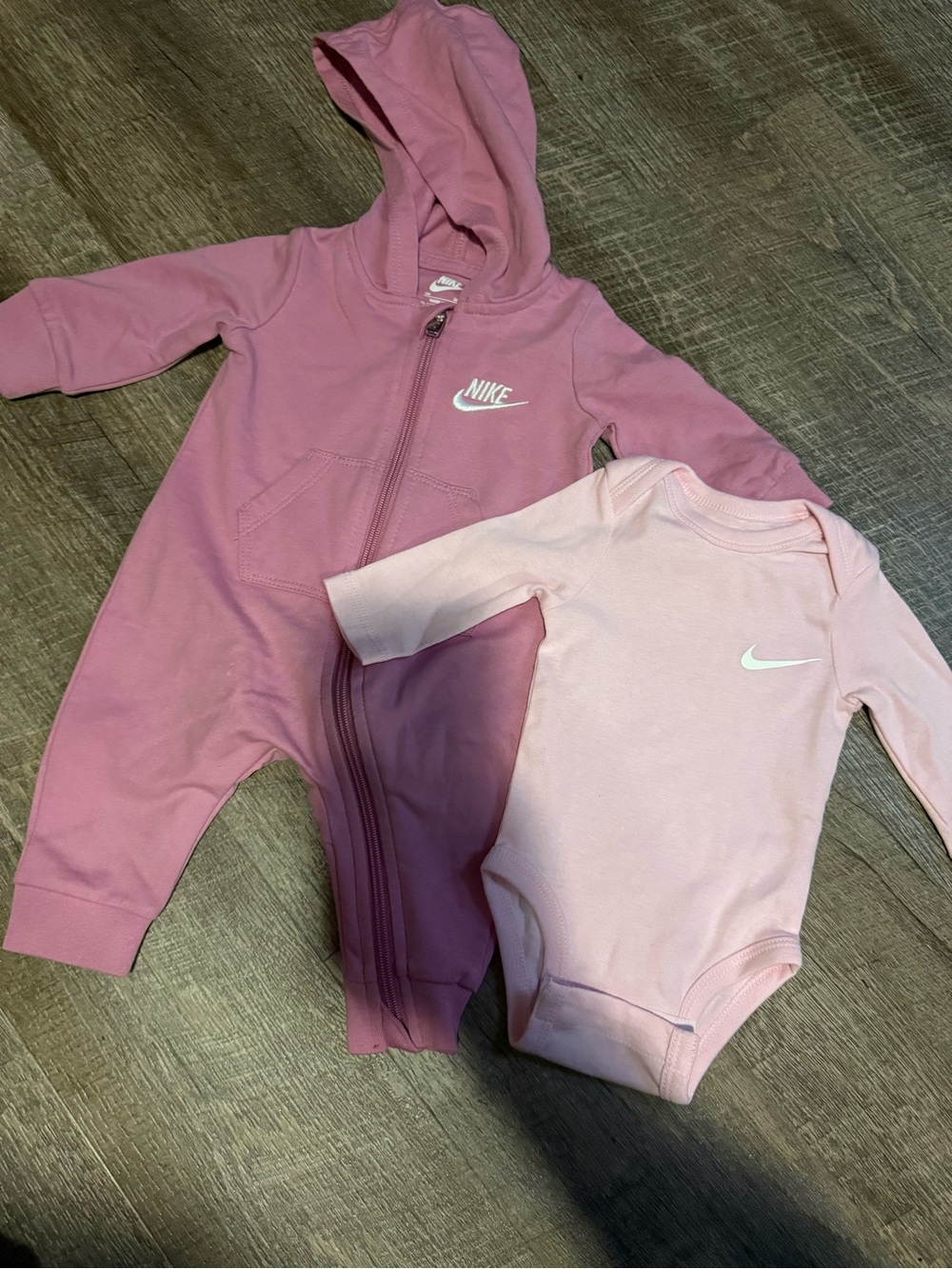Nike Baby Girls' Pink One-Piece Hoodie and Bodysuit Set 3 months